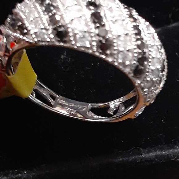 10K WHITE GOLD BLACK/ WHITE DOME CLUSTER RING 1CTW SIZE 7 - Picture 6 of 7